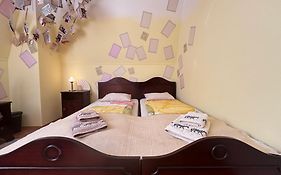 Poet'S Theme Room, Free Parking